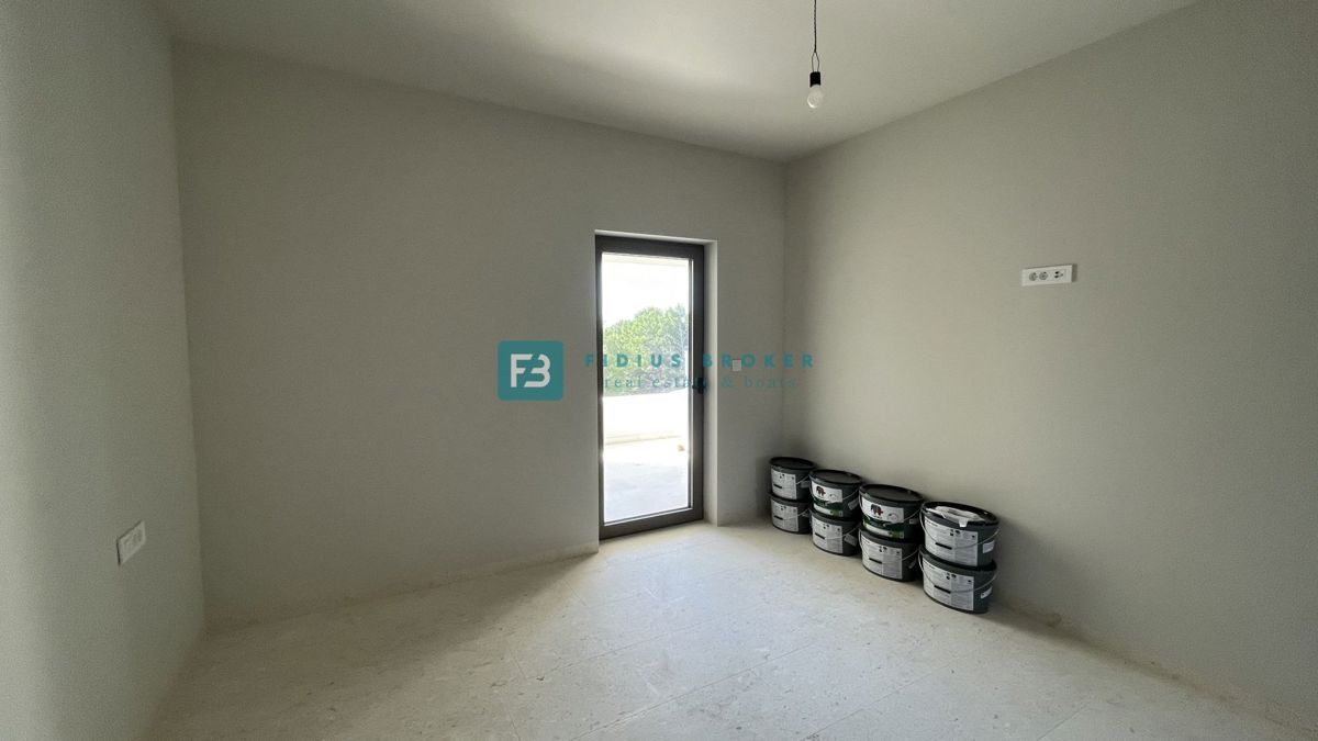 VODICE, novogradnja, pritličje, dvigalo, parkirišče, shramba