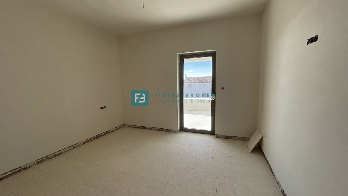 VODICE, novogradnja, pritličje, dvigalo, parkirišče, shramba