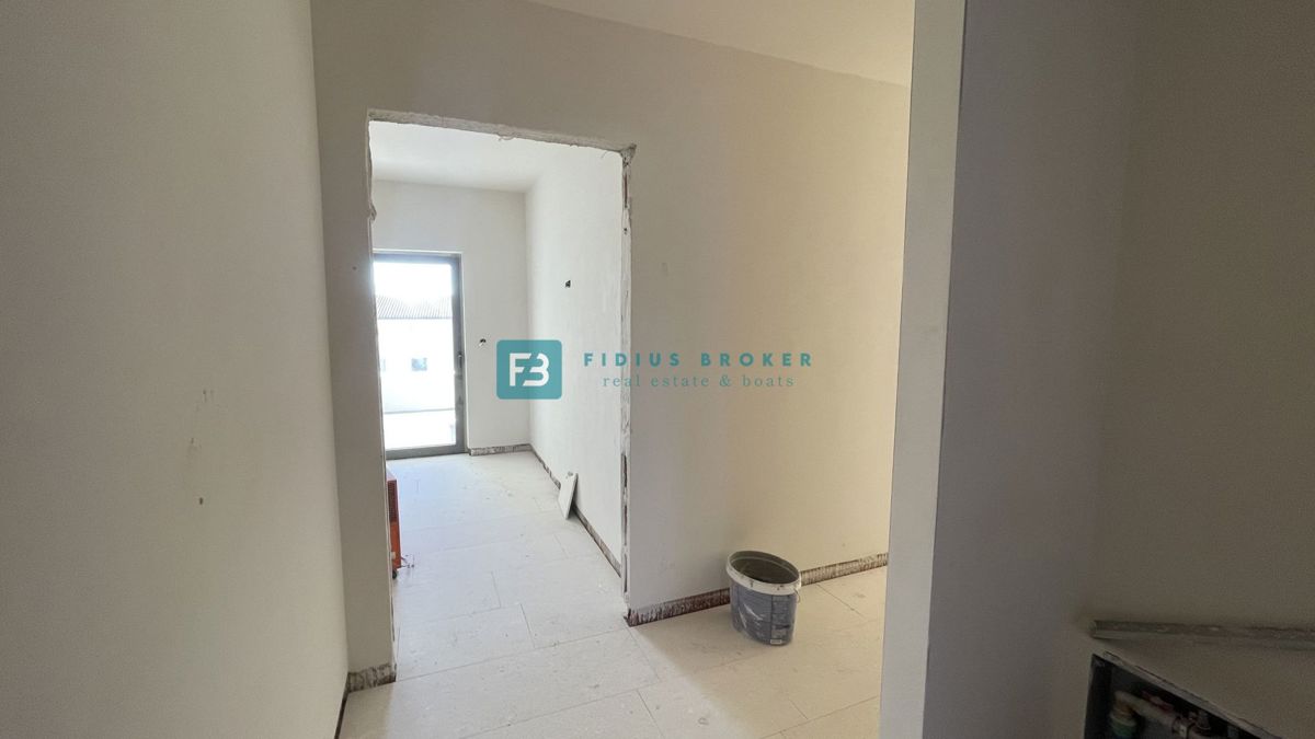 VODICE, novogradnja, pritličje, dvigalo, parkirišče, shramba