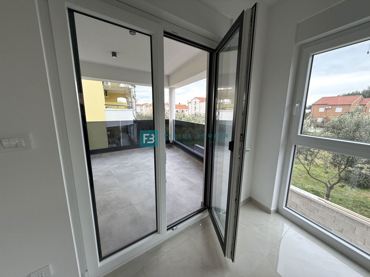 VODICE, novogradnja, vseljivo, 1. nadstropje, terasa, mirna lokacija