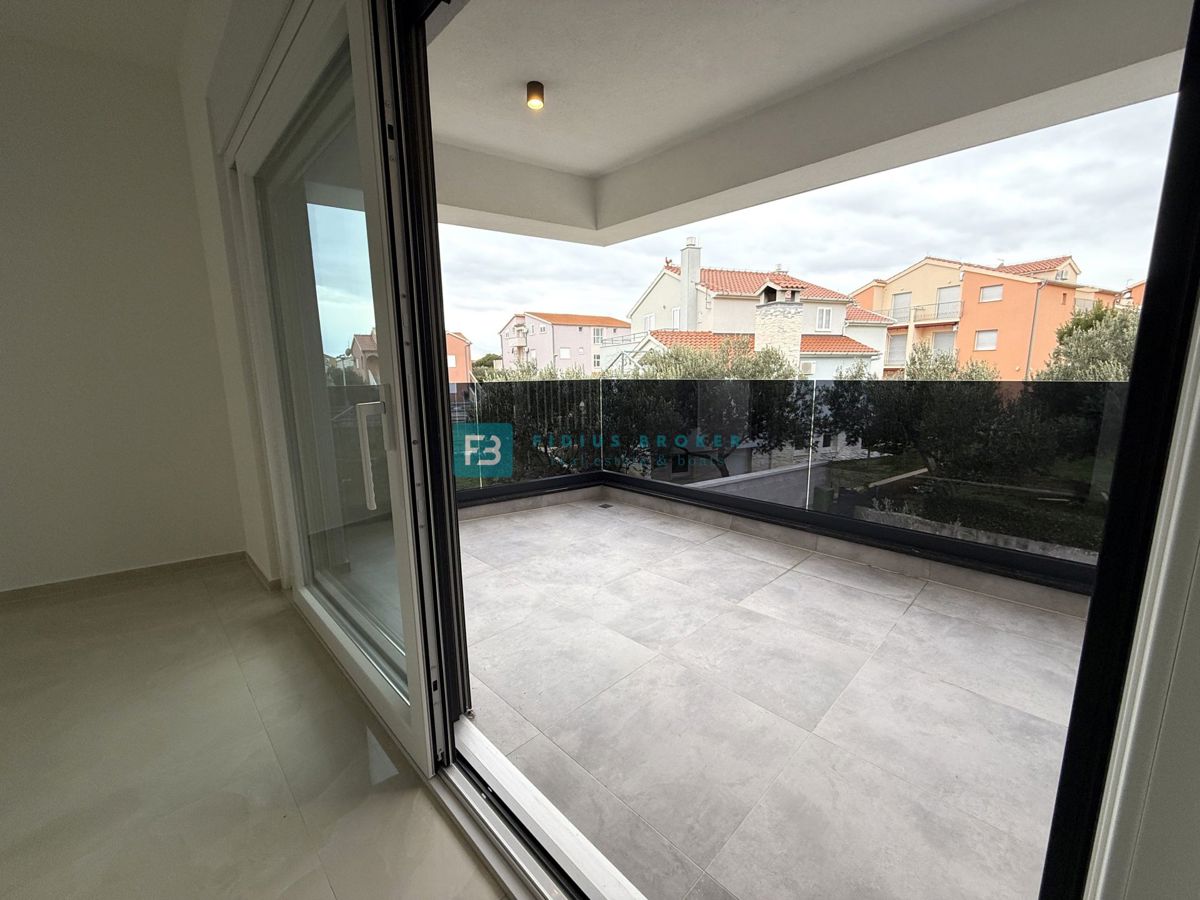 VODICE, novogradnja, vseljivo, 1. nadstropje, terasa, mirna lokacija