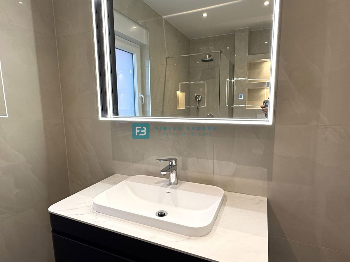 VODICE, novogradnja, vseljivo, 1. nadstropje, terasa, mirna lokacija