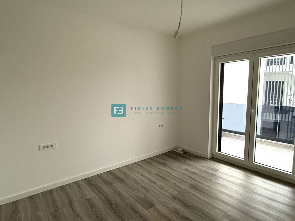 VODICE, novogradnja, vseljivo, 1. nadstropje, terasa, mirna lokacija