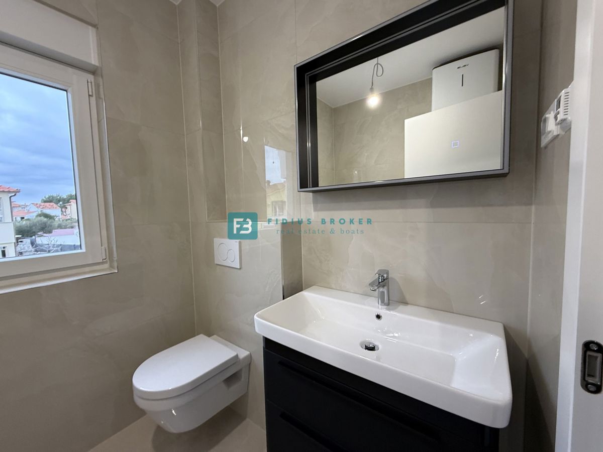 VODICE, novogradnja, vseljivo, 1. nadstropje, terasa, mirna lokacija