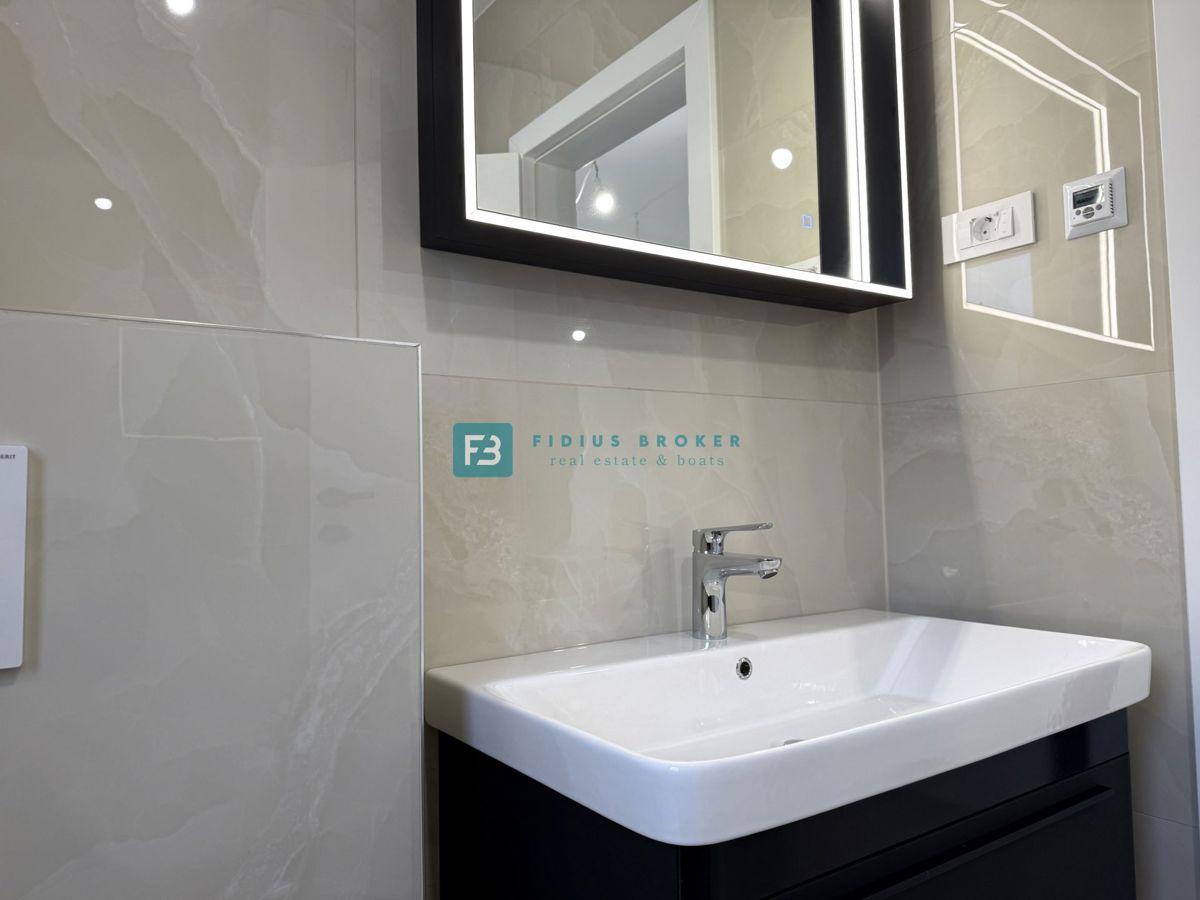 VODICE, novogradnja, vseljivo, 1. nadstropje, terasa, mirna lokacija