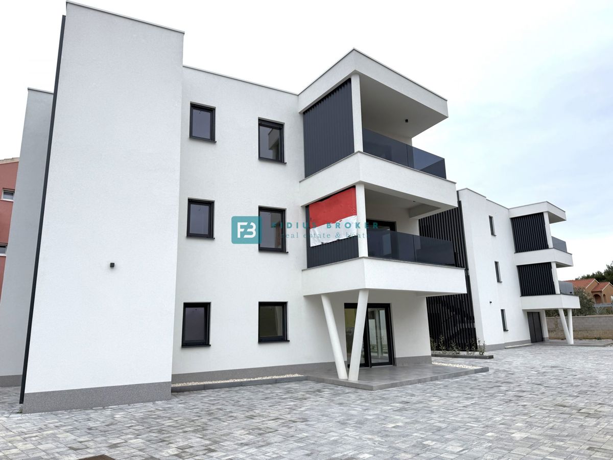 VODICE, novogradnja, vseljivo, 1. nadstropje, terasa, mirna lokacija