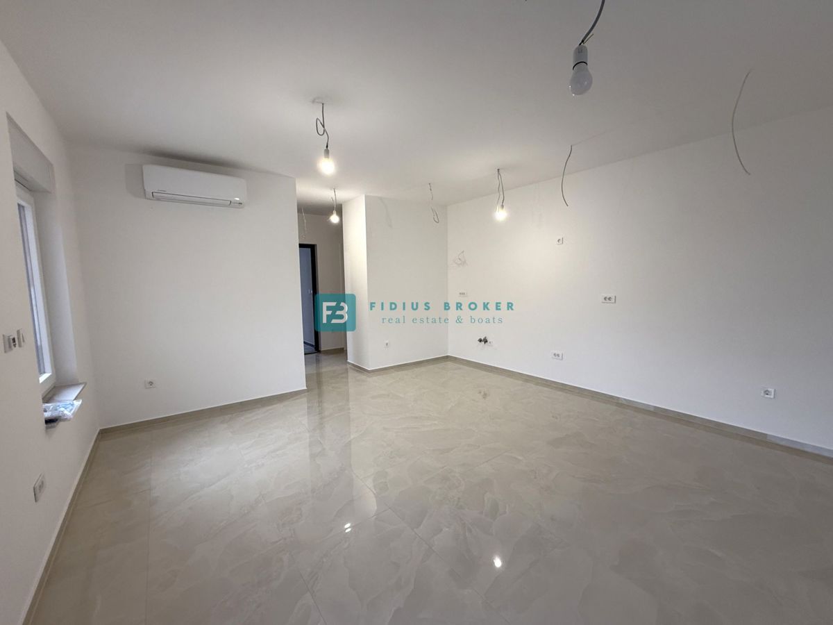 VODICE, novogradnja, vseljivo, 1. nadstropje, terasa, mirna lokacija