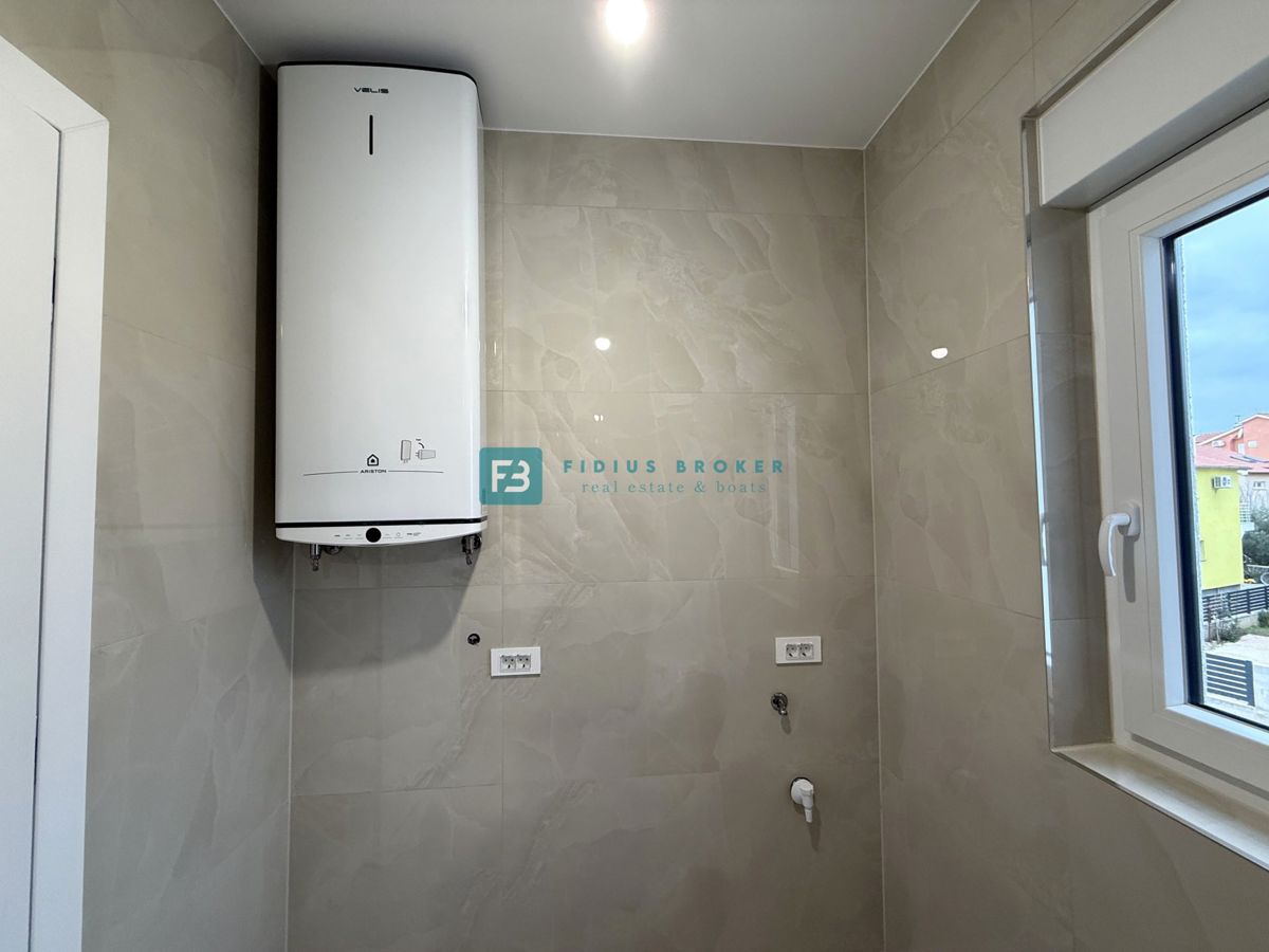 VODICE, novogradnja, vseljivo, 1. nadstropje, terasa, mirna lokacija