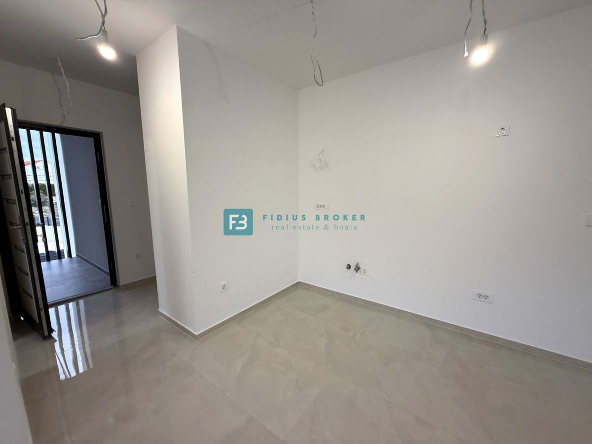 VODICE, novogradnja, vseljivo, 1. nadstropje, terasa, mirna lokacija