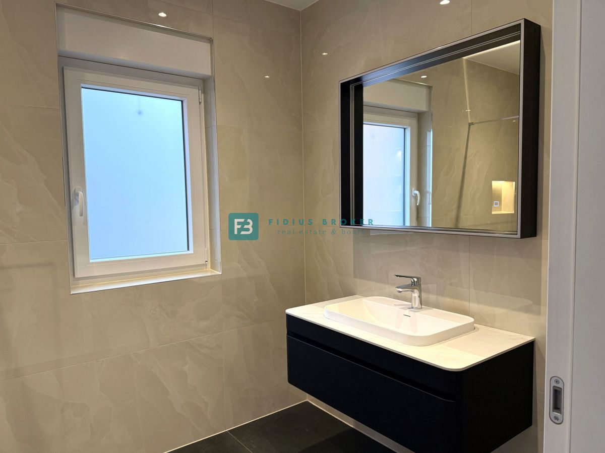 VODICE, novogradnja, vseljivo, 1. nadstropje, terasa, mirna lokacija