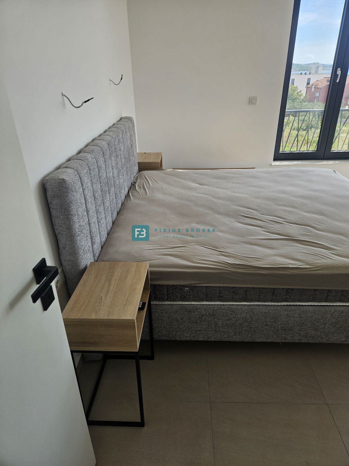 VODICE, novogradnja, luksuzno opremljena hiša, pogled na morje, bazen, garaža