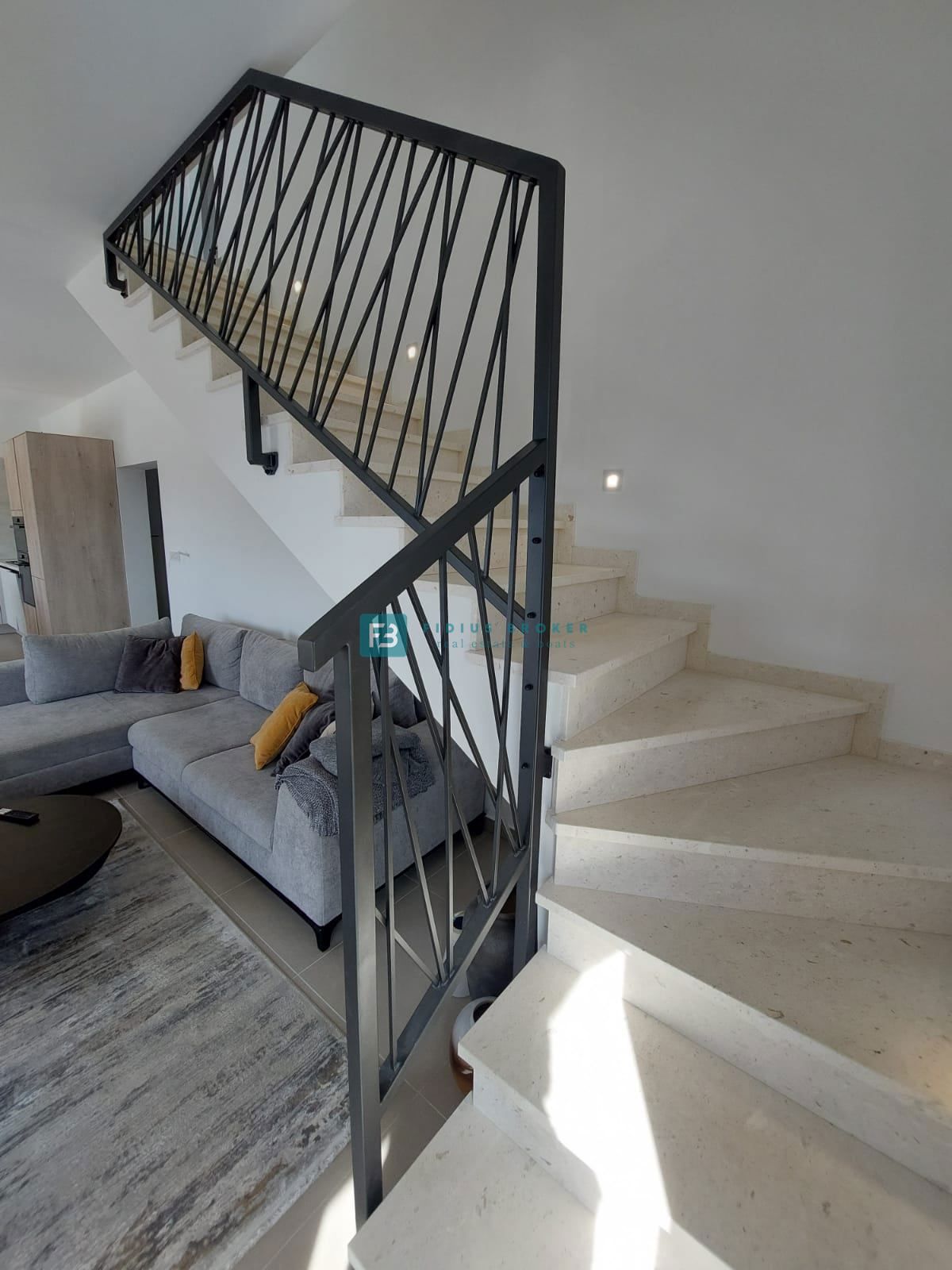 VODICE, novogradnja, luksuzno opremljena hiša, pogled na morje, bazen, garaža