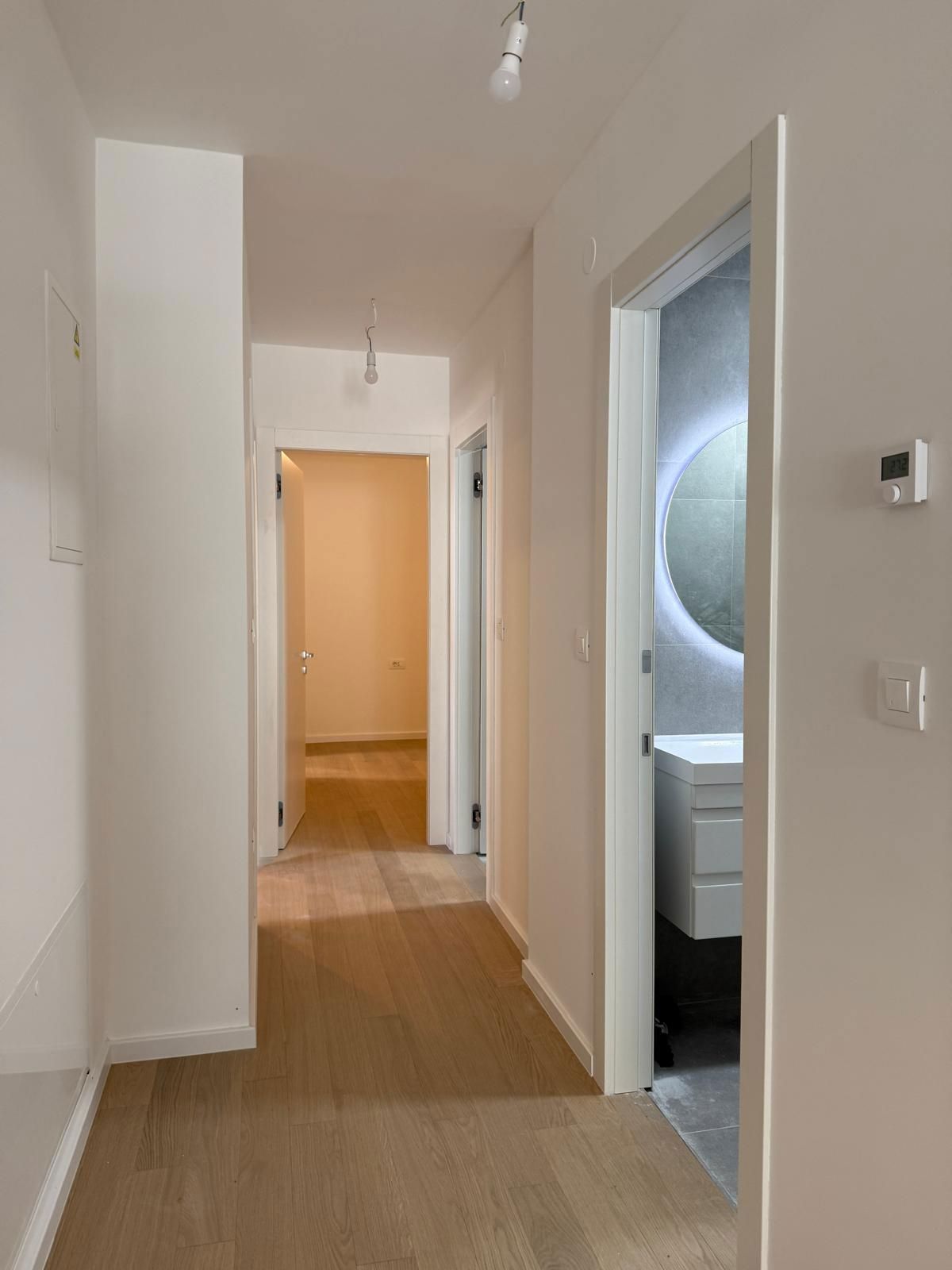 VODICE, novo, 2. nadstropje + strešna terasa, luksuzno stanovanje, 250 m od obale, panoramski pogled na morje