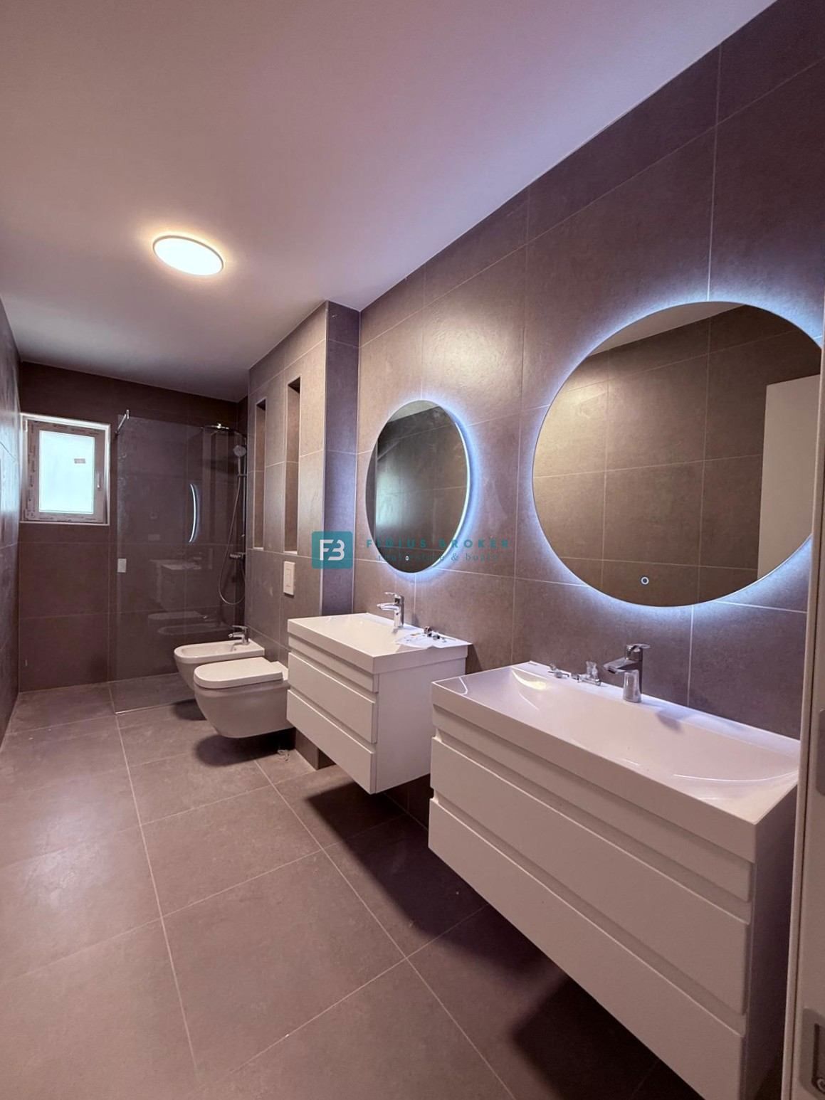 VODICE, novo, 2. nadstropje + strešna terasa, luksuzno stanovanje, 250 m od obale, panoramski pogled na morje