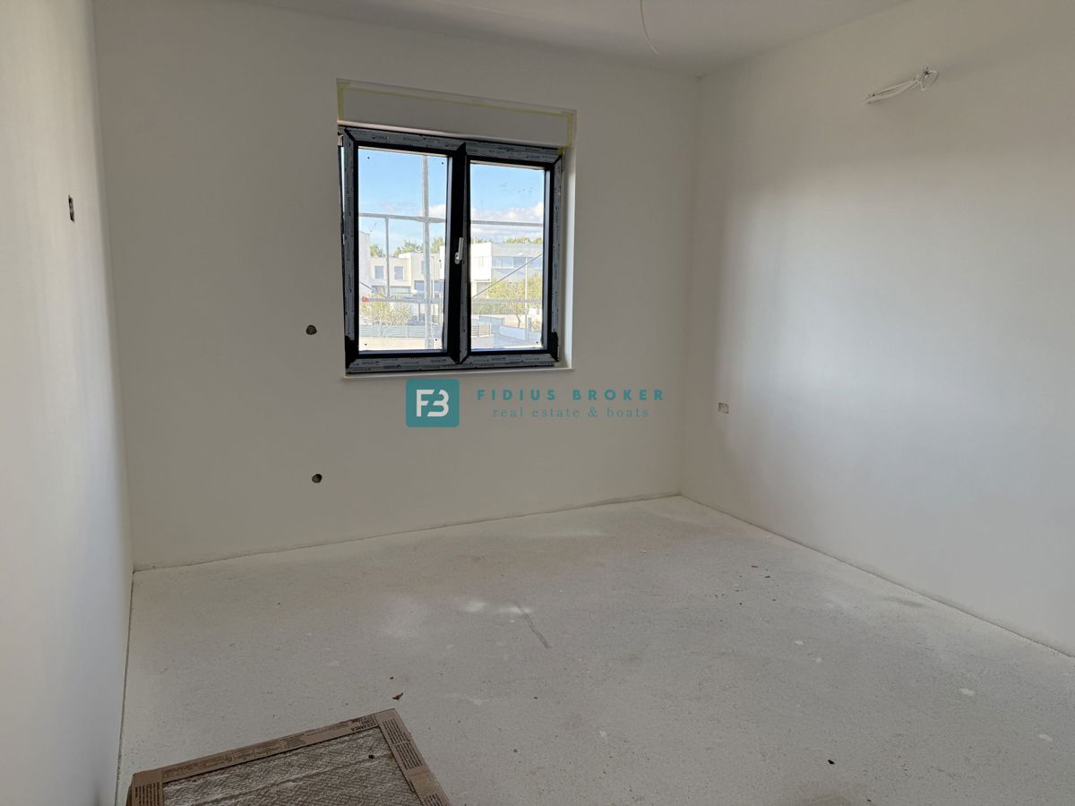 VODICE, novogradnja, moderno stanovanje, terasa, 2 spalnici