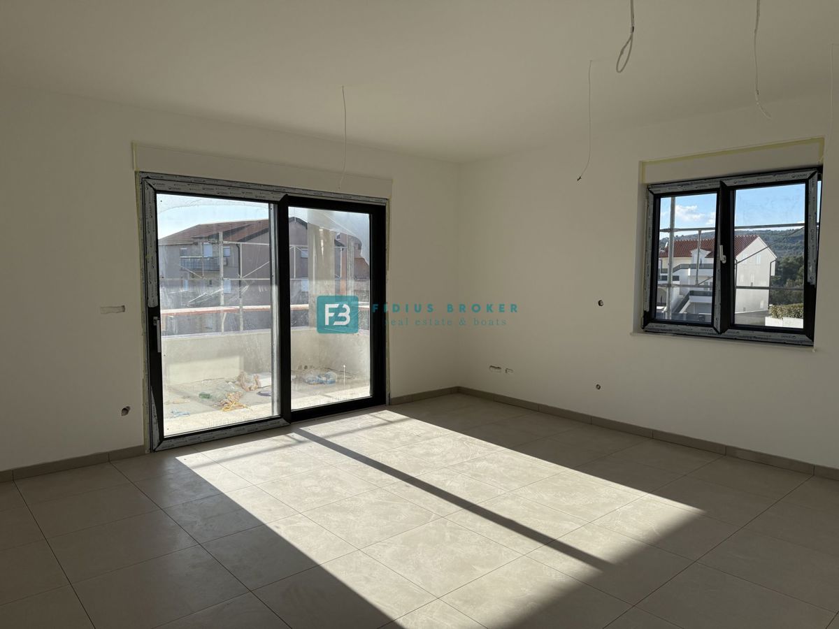 VODICE, novogradnja, moderno stanovanje, terasa, 2 spalnici