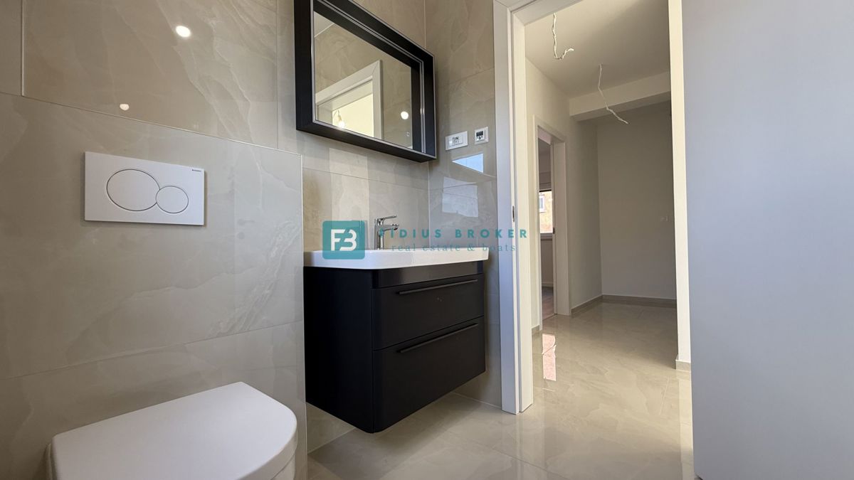 VODICE, novogradnja, vseljivo, 1. nadstropje, terasa, mirna lokacija