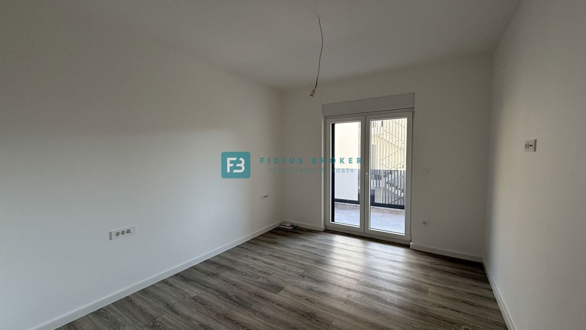 VODICE, novogradnja, vseljivo, 1. nadstropje, terasa, mirna lokacija