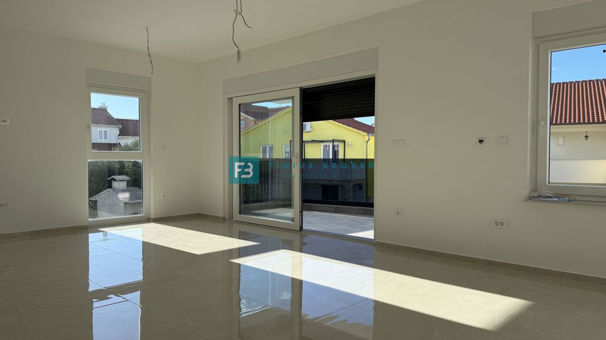 VODICE, novogradnja, vseljivo, 1. nadstropje, terasa, mirna lokacija