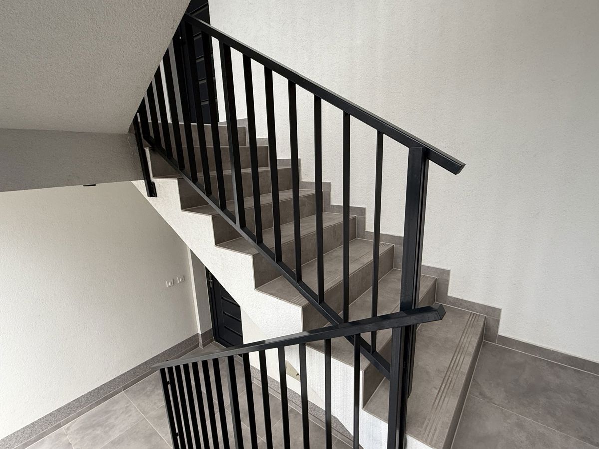 VODICE, novogradnja, vseljivo, 1. nadstropje, terasa, mirna lokacija