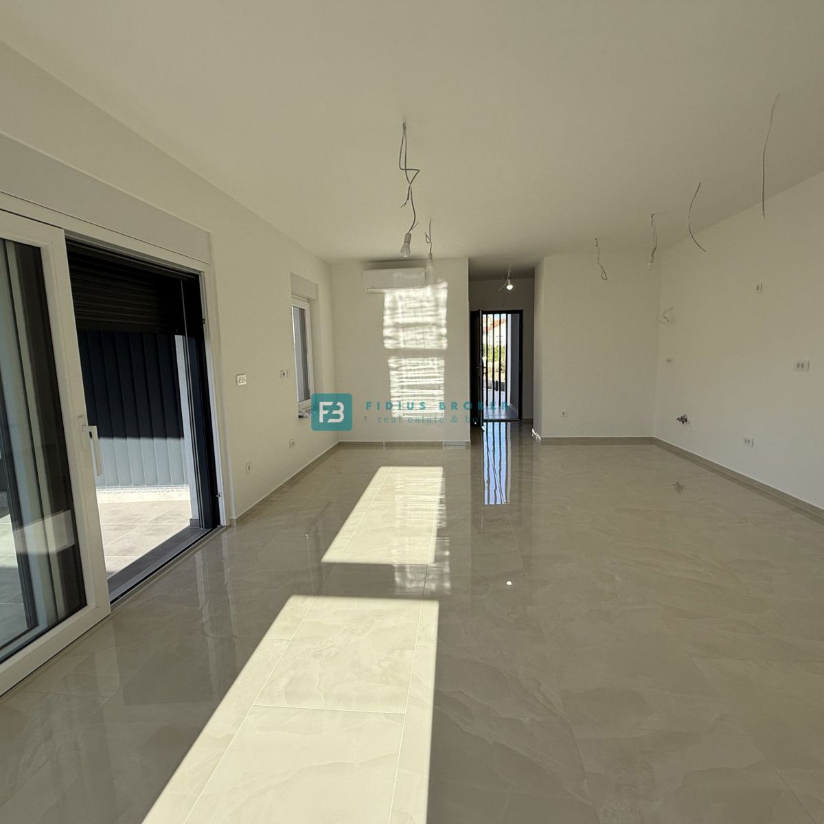 VODICE, novogradnja, vseljivo, 1. nadstropje, terasa, mirna lokacija