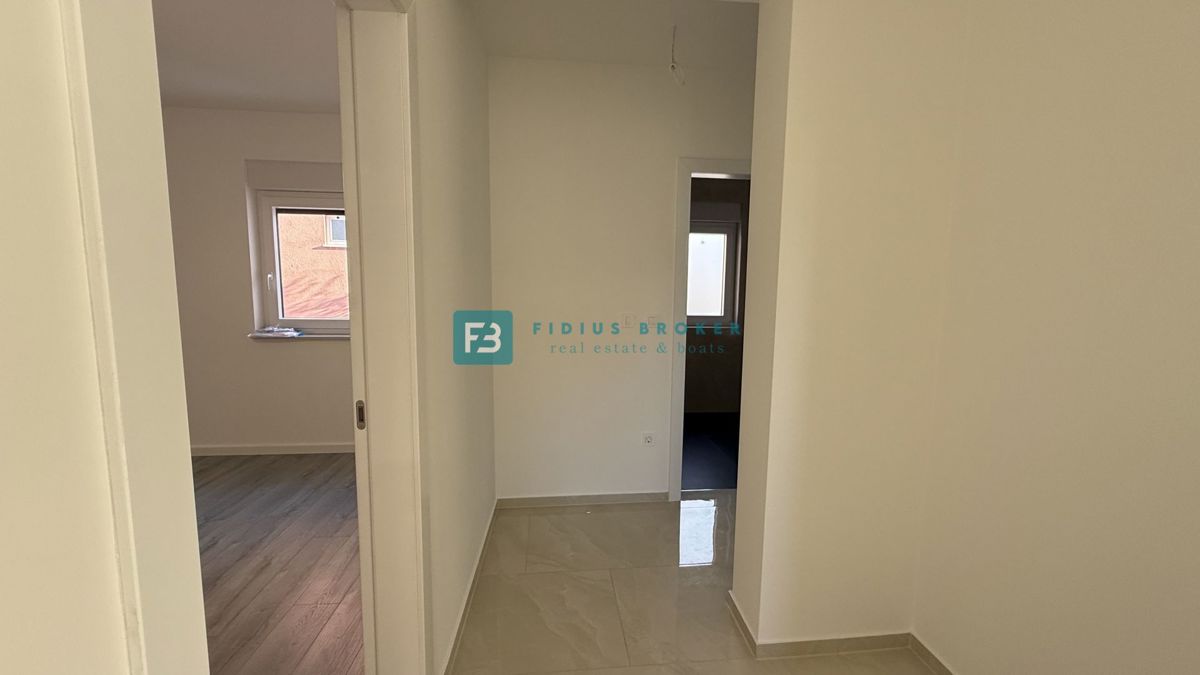 VODICE, novogradnja, vseljivo, 1. nadstropje, terasa, mirna lokacija