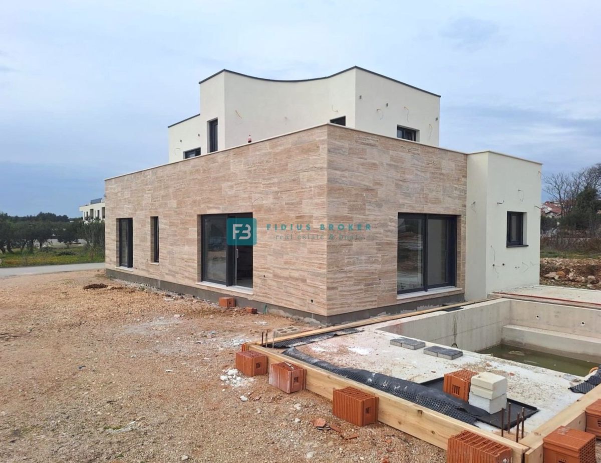 VODICE, nova, moderna samostojna hiša, bazen, garaža