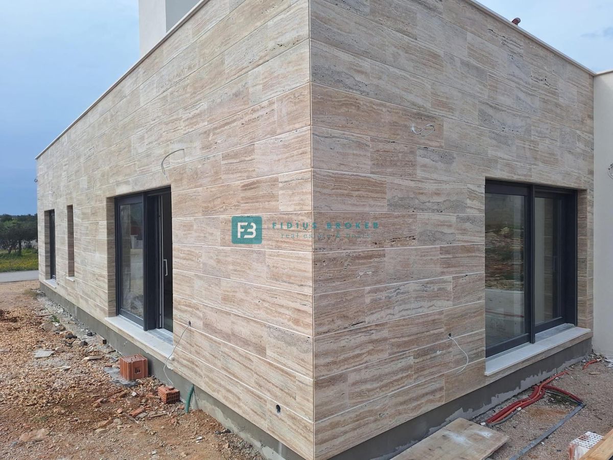 VODICE, nova, moderna samostojna hiša, bazen, garaža