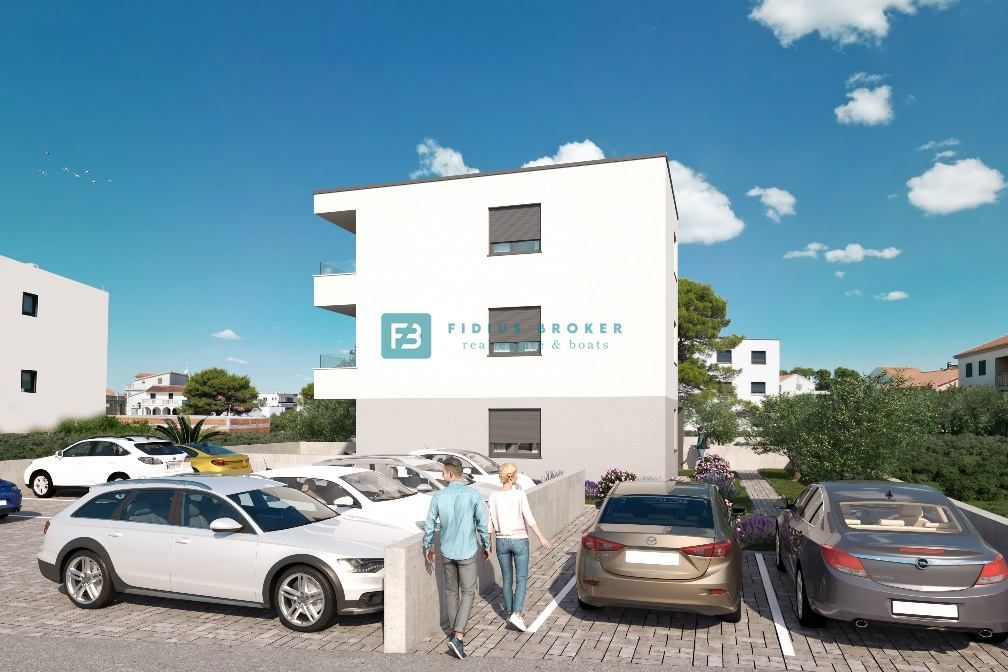 ŠIBENIK - BRODARICA, nov projekt, pritličje, vrt 70 m2, 250 m do šole, 2 parkirni mesti