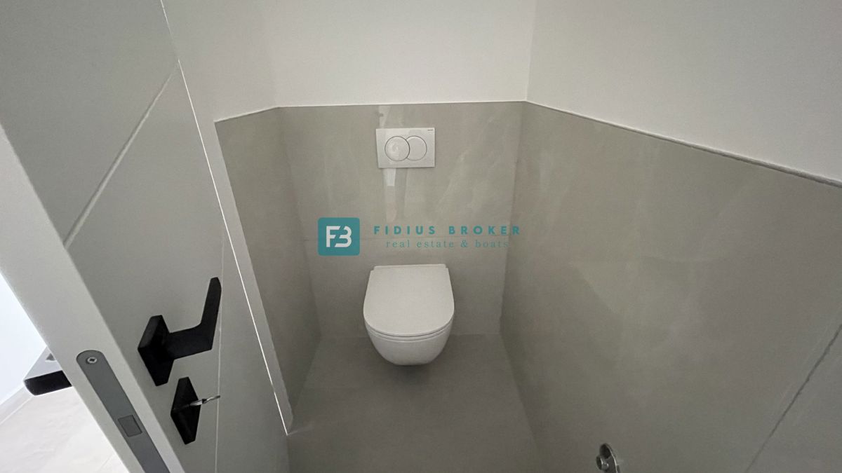 TRIBUNJ, novogradnja, 2. nad., 350 m od morja, terasa