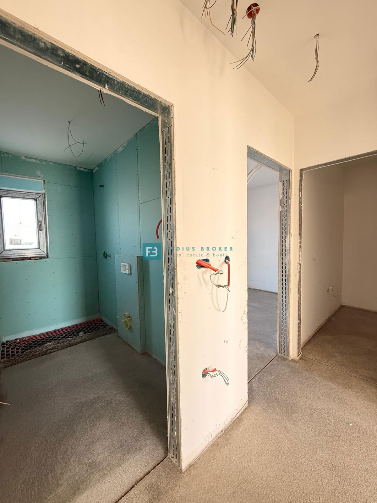 VODICE, novogradnja, 1. nadstropje, 3 spalnice, pogled na morje, shramba