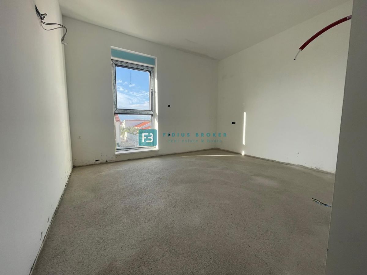 VODICE, novogradnja, 1. nadstropje, 3 spalnice, pogled na morje, shramba