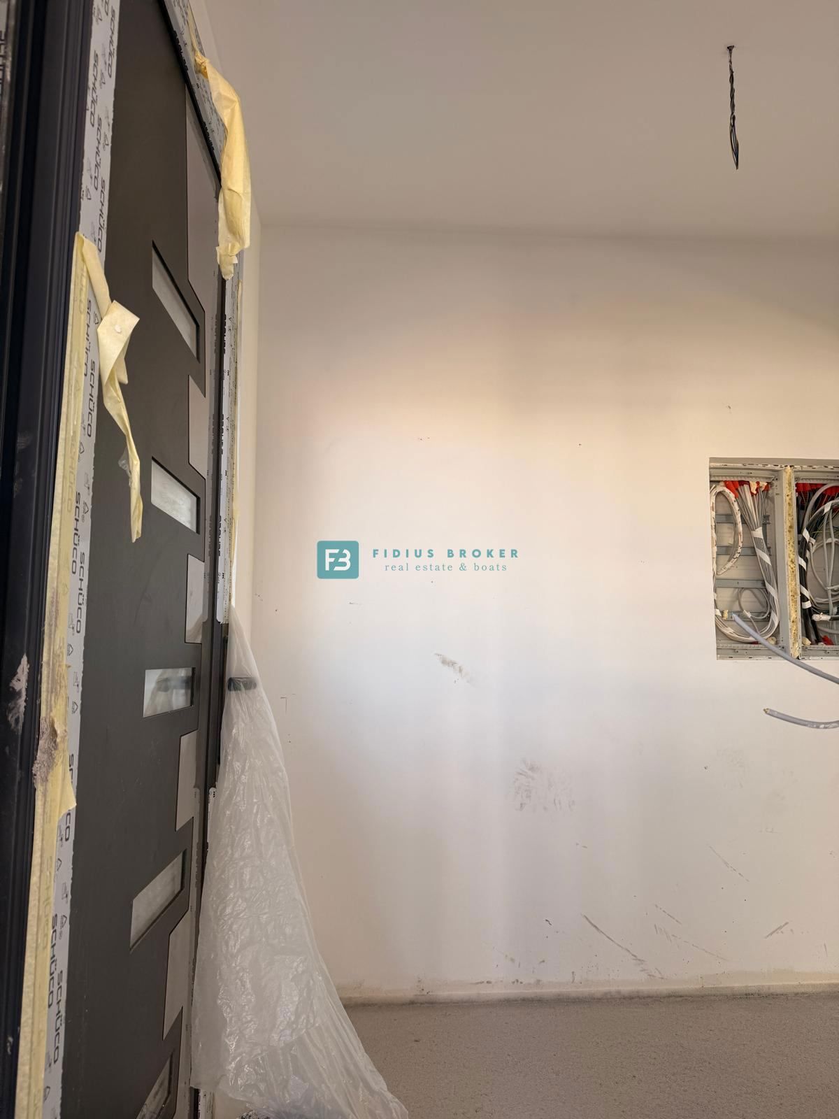 VODICE, novogradnja, 1. nadstropje, 3 spalnice, pogled na morje, shramba