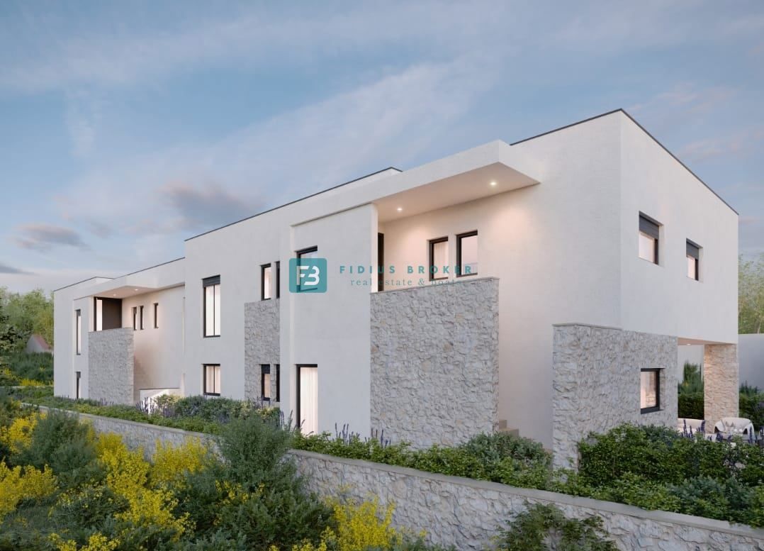 VODICE, novogradnja, 1. nadstropje, 3 spalnice, pogled na morje, shramba