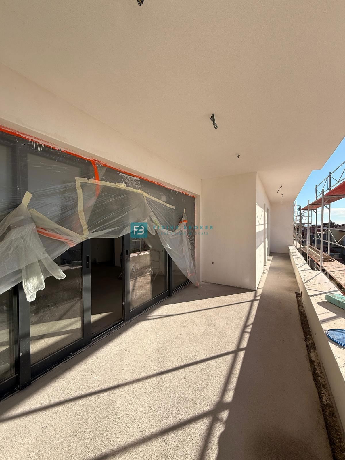 VODICE, novogradnja, 1. nadstropje, 3 spalnice, pogled na morje, shramba