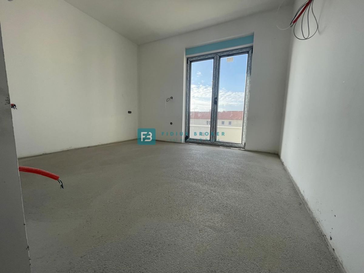 VODICE, novogradnja, 1. nadstropje, 3 spalnice, pogled na morje, shramba