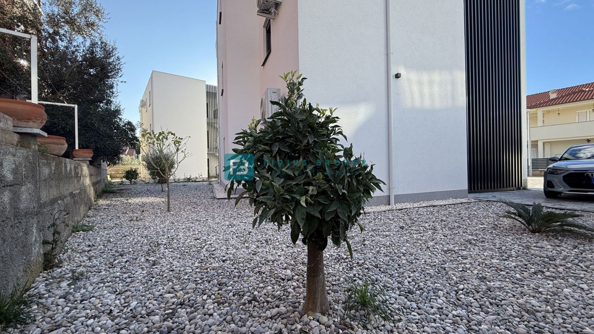 VODICE, novo, vseljivo, pritličje, vrt 123 m2, mirna lokacija