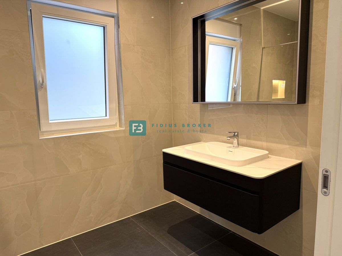 VODICE, novo, vseljivo, pritličje, vrt 123 m2, mirna lokacija