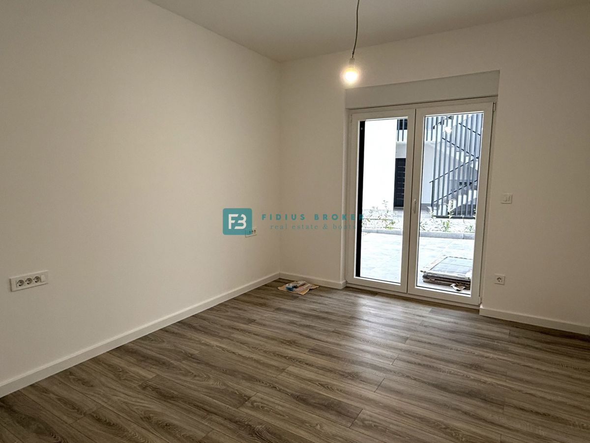 VODICE, novo, vseljivo, pritličje, vrt 123 m2, mirna lokacija