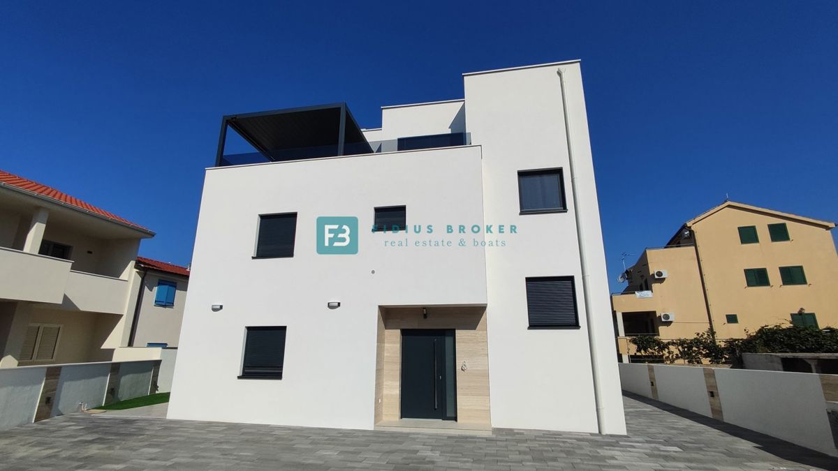 VODICE - SRIMA, nova, dvojček, 300 m do plaže, pogled na morje, S1