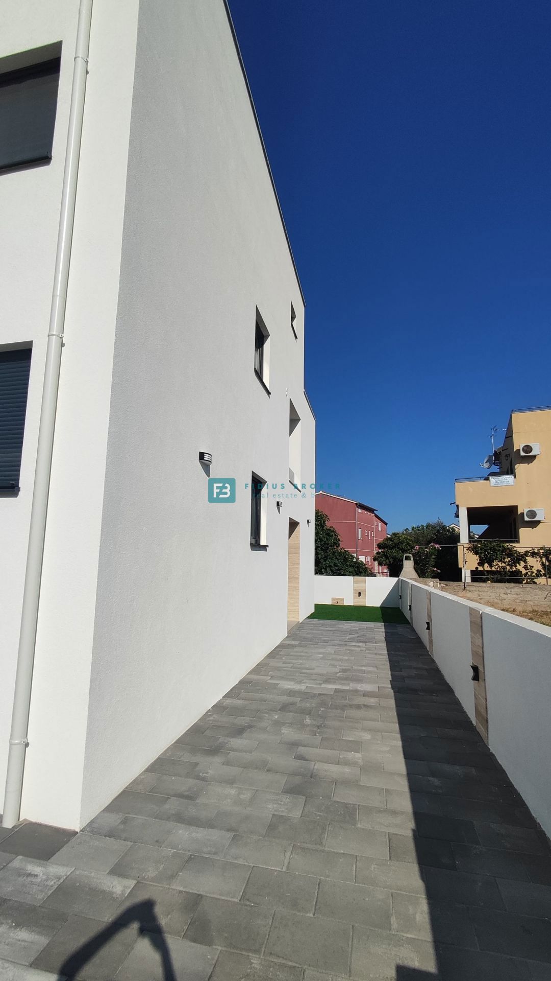 VODICE - SRIMA, nova, dvojček, 300 m do plaže, pogled na morje, S1