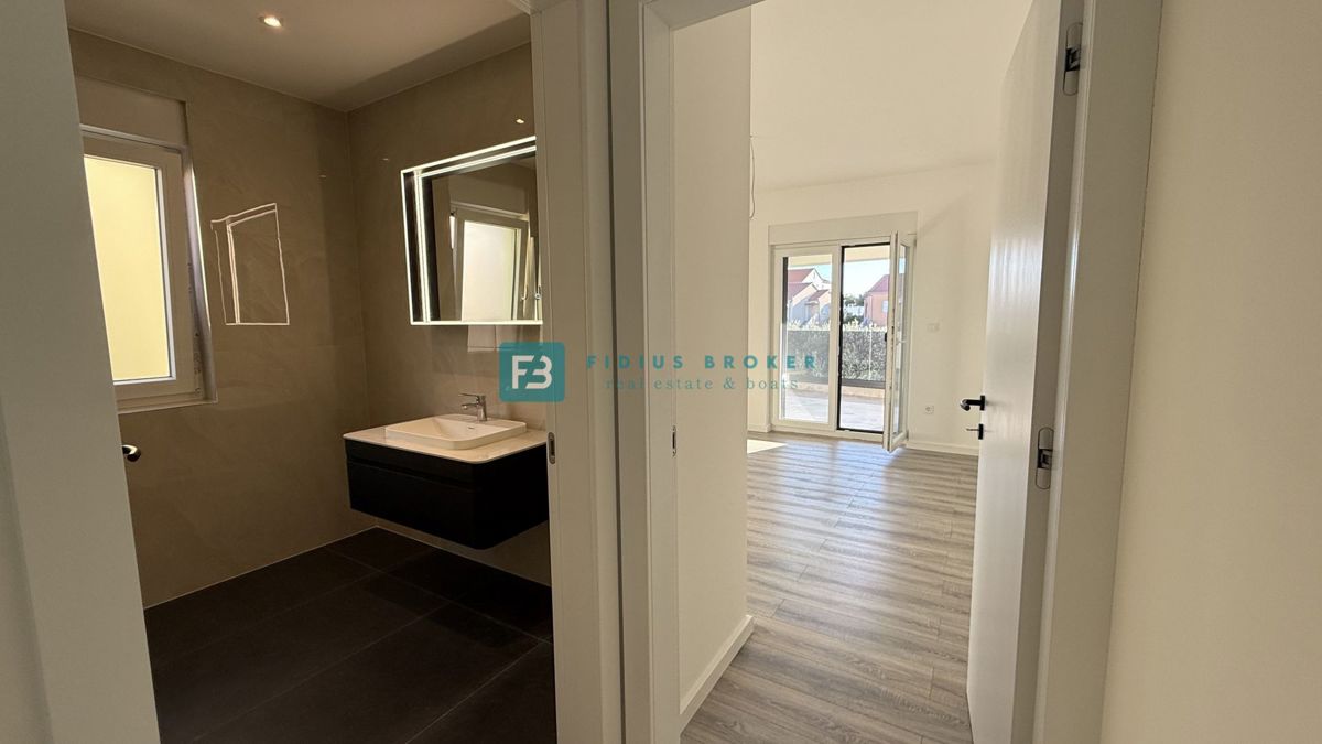 VODICE, novogradnja, vseljivo, 1. nadstropje, terasa, mirna lokacija