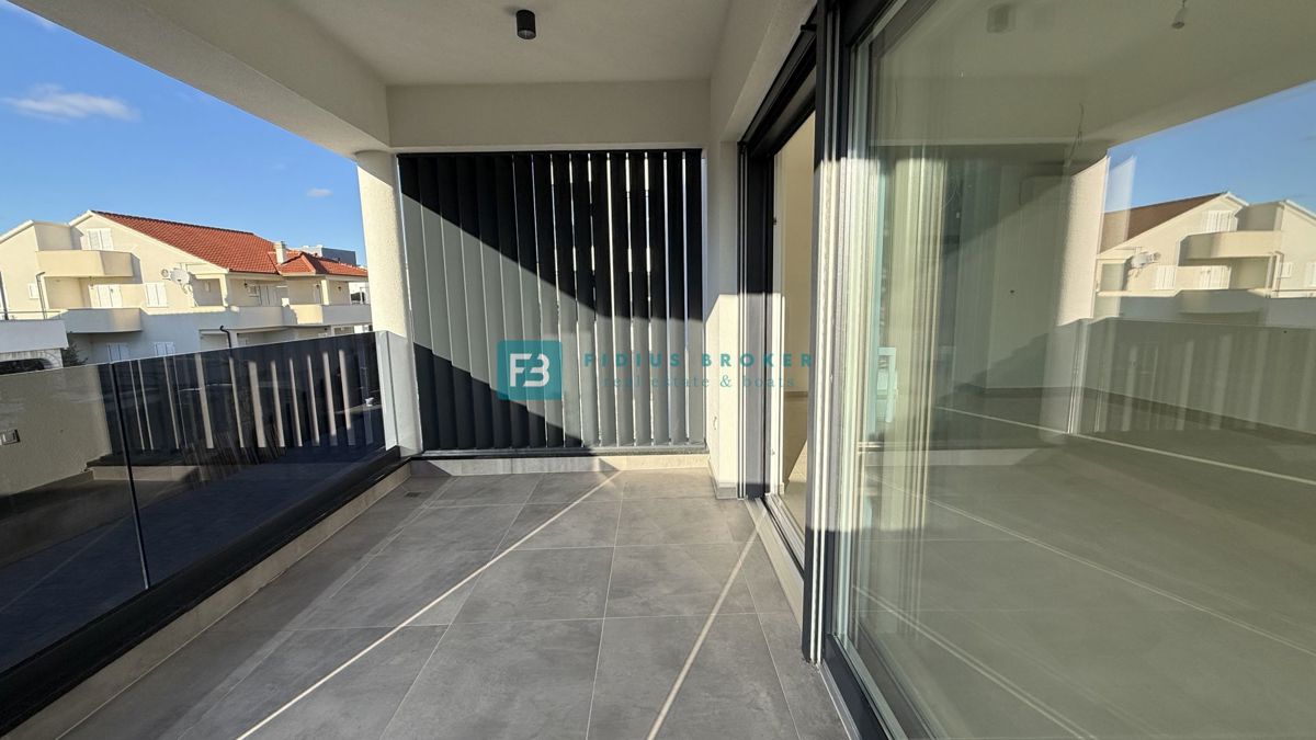 VODICE, novogradnja, vseljivo, 1. nadstropje, terasa, mirna lokacija