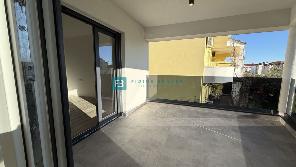 VODICE, novogradnja, vseljivo, 1. nadstropje, terasa, mirna lokacija