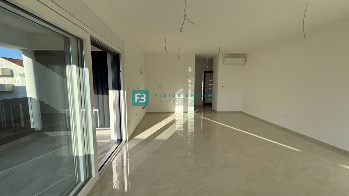 VODICE, novogradnja, vseljivo, 1. nadstropje, terasa, mirna lokacija