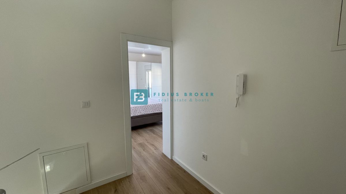 VODICE - SRIMA, novo, opremljeno stanovanje, 300 m do plaže, pogled na morje, 3 spalnice