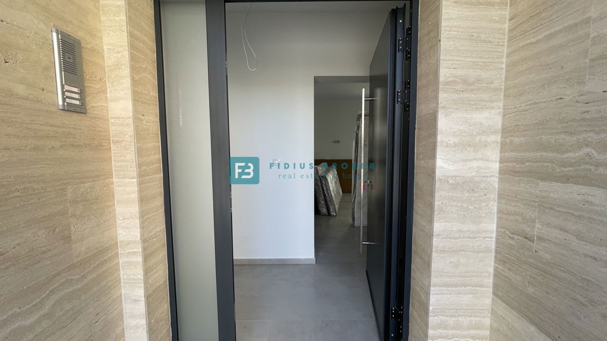 VODICE - SRIMA, novo, opremljeno stanovanje, 300 m do plaže, pogled na morje, 3 spalnice