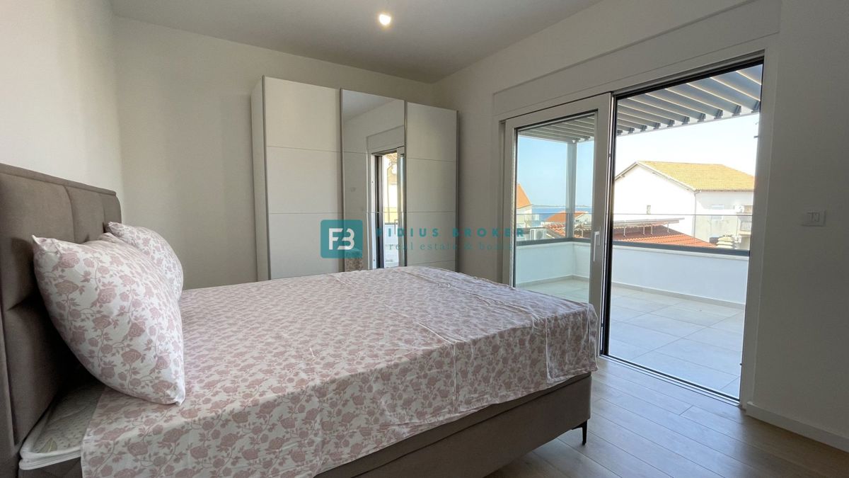 VODICE - SRIMA, novo, opremljeno stanovanje, 300 m do plaže, pogled na morje, 3 spalnice