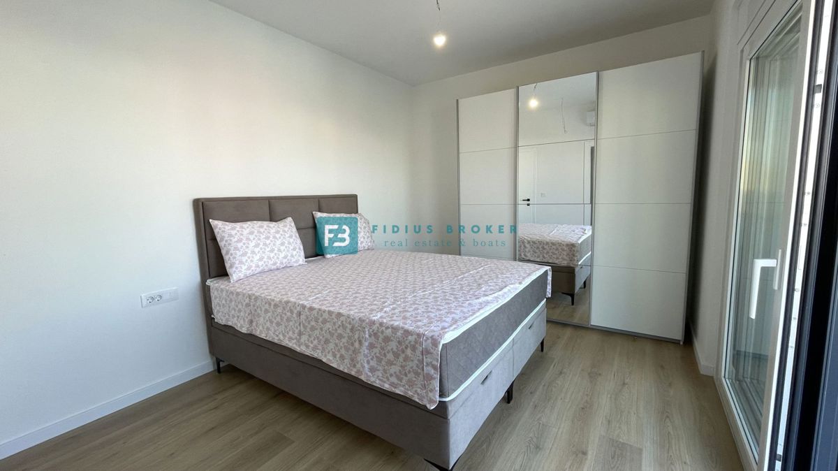 VODICE - SRIMA, novo, opremljeno stanovanje, 300 m do plaže, pogled na morje, 3 spalnice