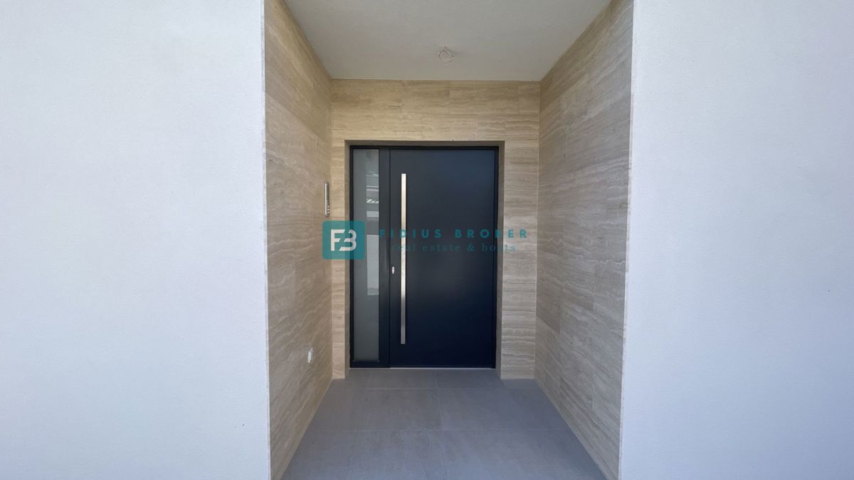 VODICE - SRIMA, novo, opremljeno stanovanje, 300 m do plaže, pogled na morje, 3 spalnice